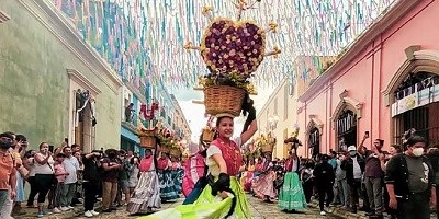 Conforme se acerca la Guelaguetza, aumenta el turismo en Oaxaca
