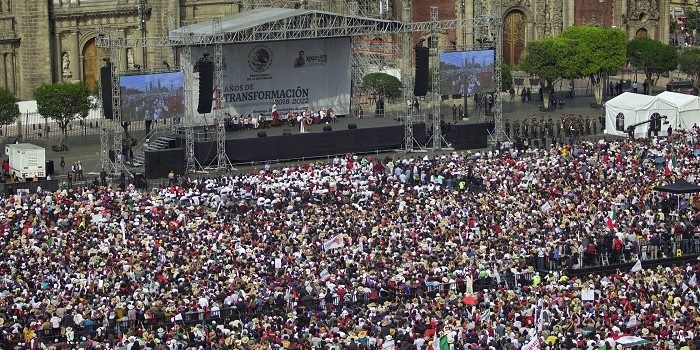 López Obrador saca músculo en las calles con una manifestación masiva