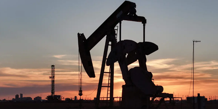 Precio del petróleo supera los 100 dólares